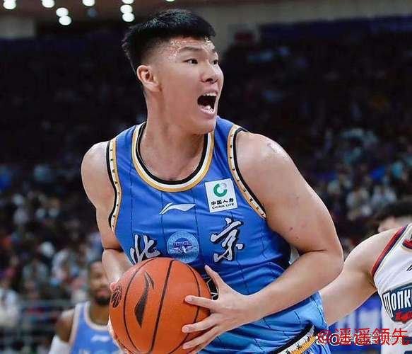 亚博体育 范子铭:今天开赛前压力挺大 第四节拼抢篮板球更多是本能反应